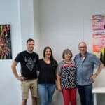 Selina Kreyer (geb. Haas) mit Gatte und Helfern - Einrichten der neuen Ausstellung 